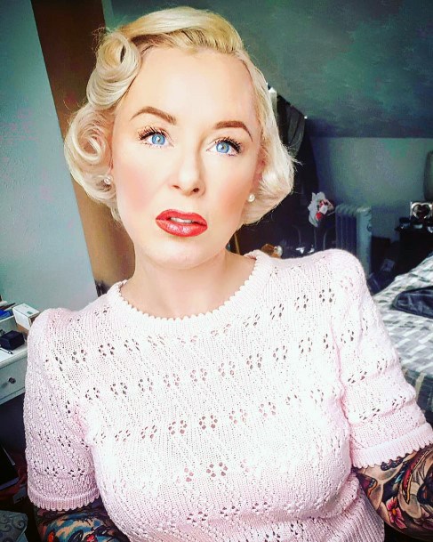 Marilyn Monroe Vintage Bleach Blonde Pin Up Curls Womens Hairstyle