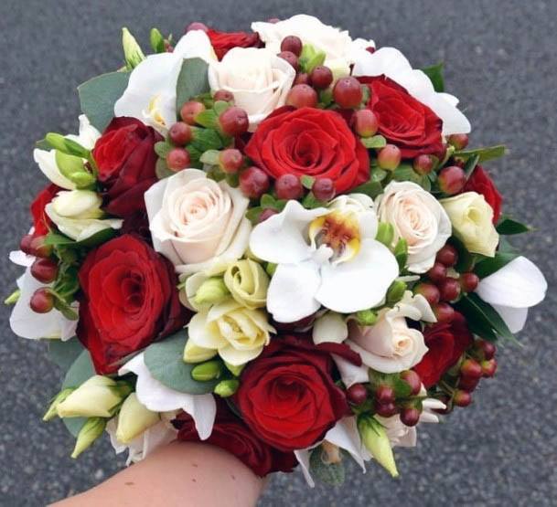 Abundant Red And White Wedding Flowers