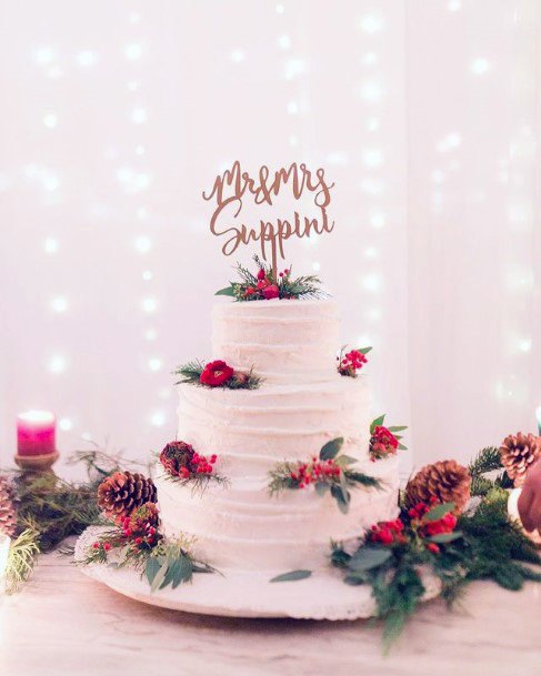 Acorns And Berry Rustic Wedding Cake