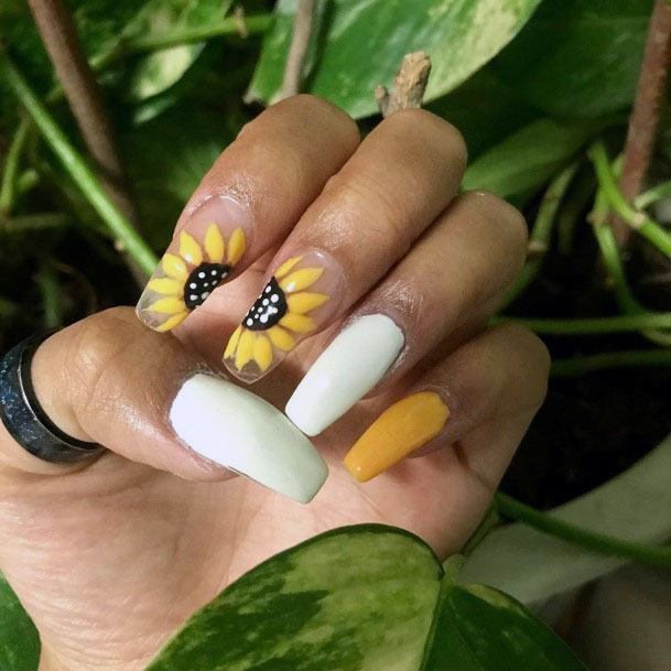 Admirable Trendy Long Yellow And White Flower Nail Design Inspiration For Women