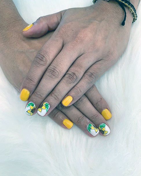 Admirable Yellow And White Flower Nails For Girls