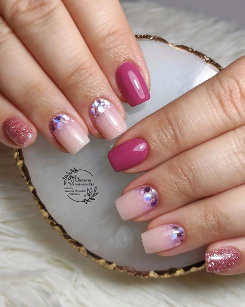 Adorable Glitter Ombre Nail Designs For Women