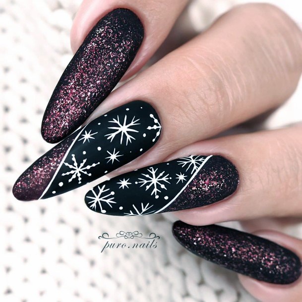 Adorable Holiday Nail Designs For Women