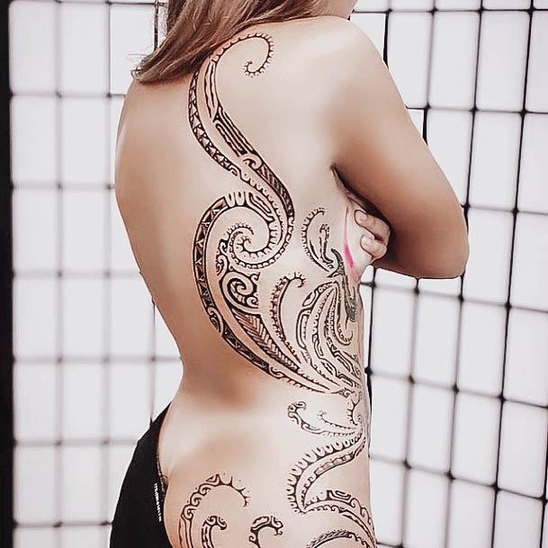 Adorable Polynesian Tattoo Designs For Women