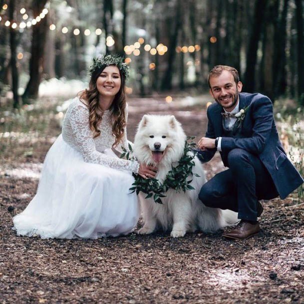 Adorable Samoyed Dog Bride Groom Cute Wedding Family Picture Ideas