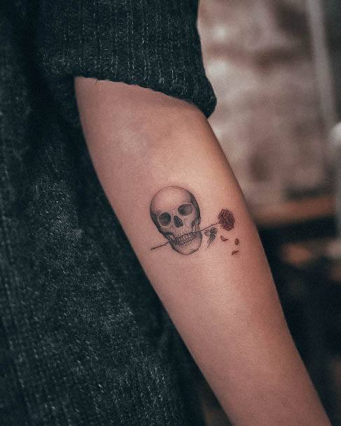 Adorable Skull And Rose Tattoo Designs For Women