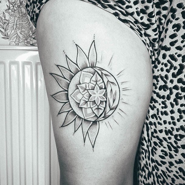 Adorable Sun And Moon Tattoo Designs For Women Thighs