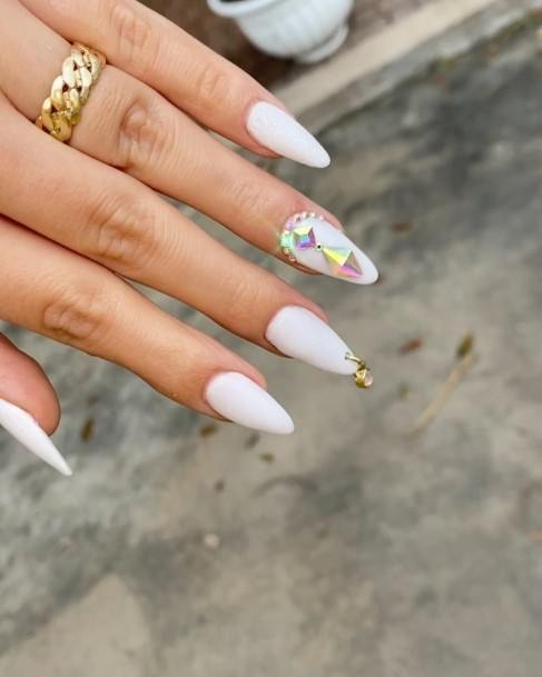 Adorable White Almond Shaped Nail Designs For Women