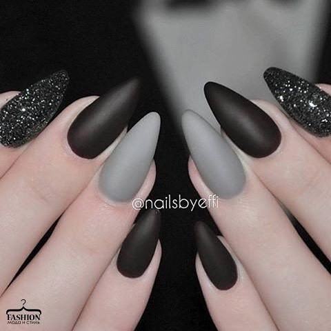 Aesthetic Black Prom Nail On Woman