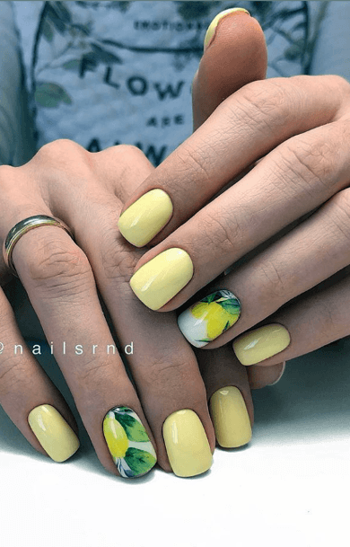 Aesthetic Light Yellow Nail On Woman