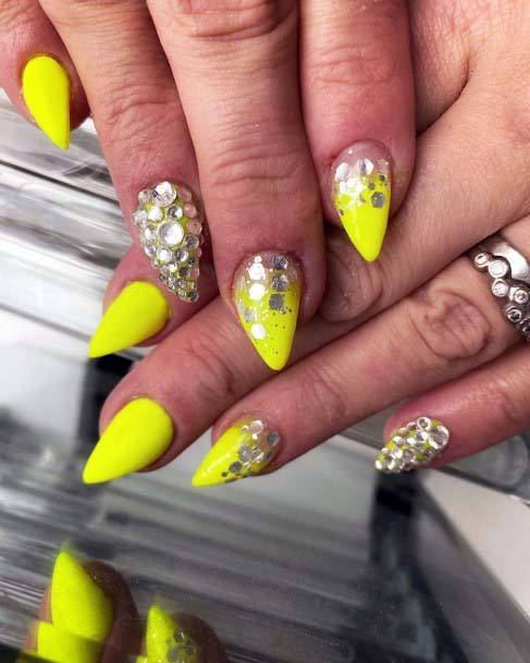 Airbrushed Yellow And Black Summer Nails