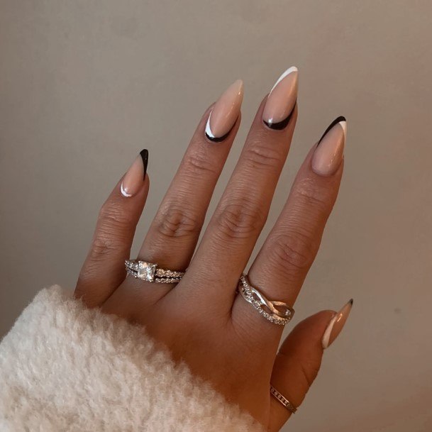 Alluring Ladies Black And White Nail Ideas