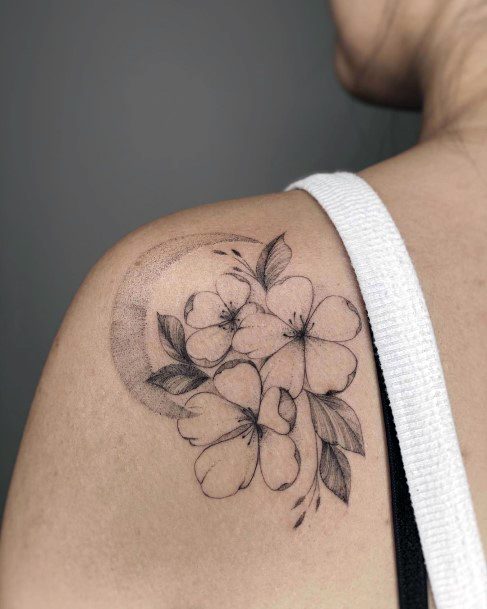 Alluring Ladies Black Ink Tattoo Ideas