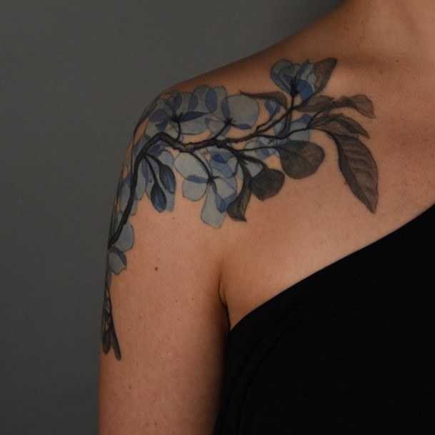 Alluring Ladies Flower Shoulder Tattoo Ideas