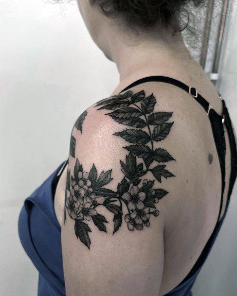 Alluring Ladies Good Tattoo Ideas Shoulder Wreath