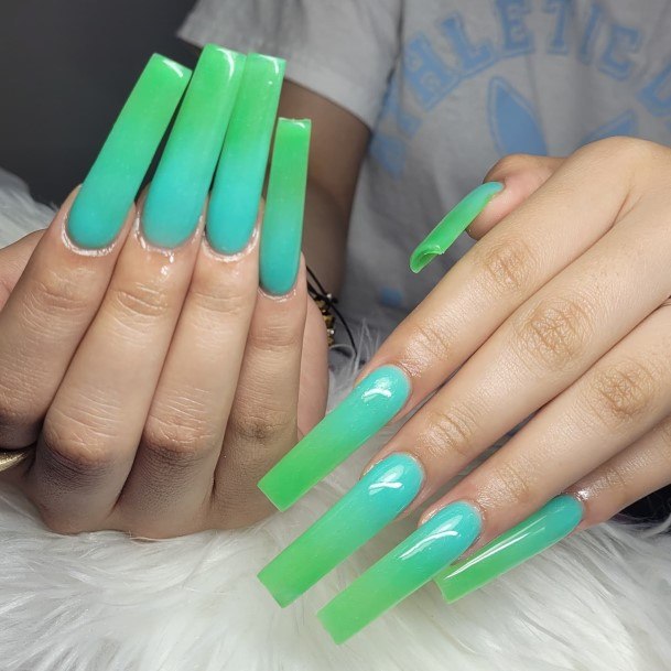 Alluring Ladies Green Ombre Nail Ideas