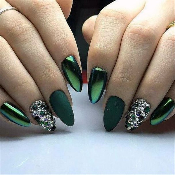 Alluring Ladies Hunter Green Nail Ideas