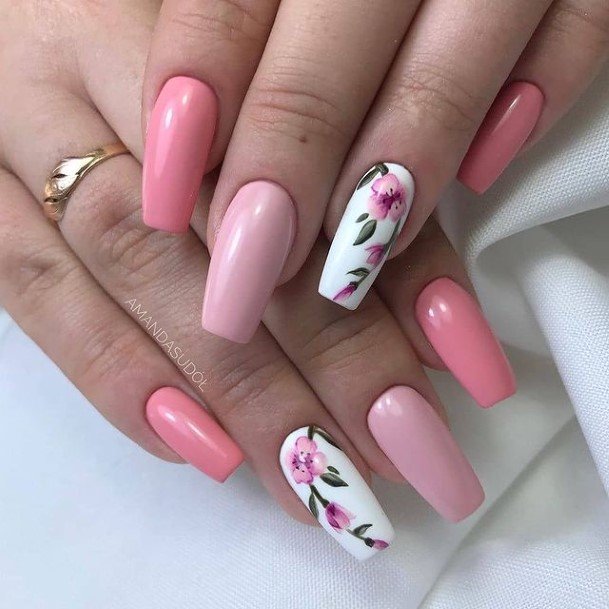 Alluring Ladies Light Nail Ideas