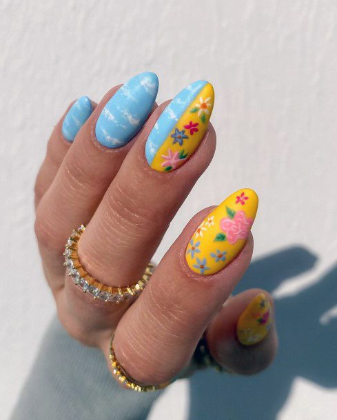 Alluring Ladies Light Yellow Nail Ideas