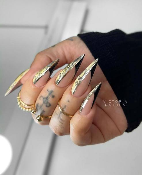 Alluring Ladies Metallic Gold Nail Ideas