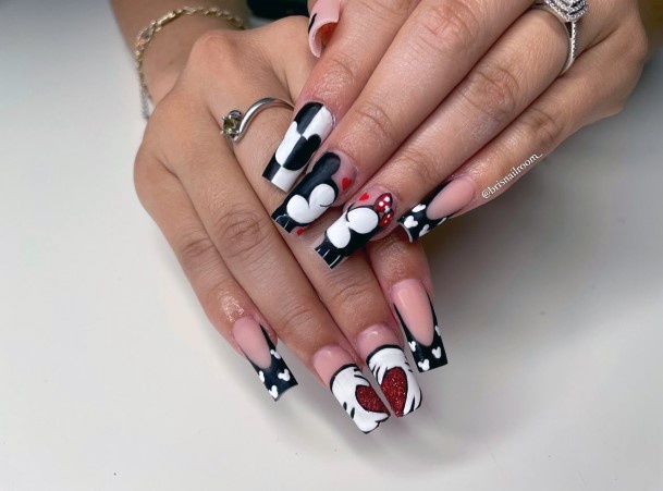 Alluring Ladies Mickey Mouse Nail Ideas