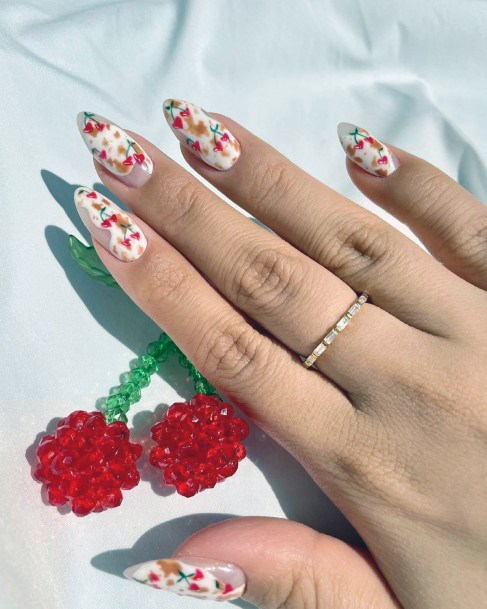 Alluring Ladies Red Summer Nail Ideas