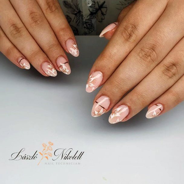 Alluring Ladies Rose Gold Nail Ideas