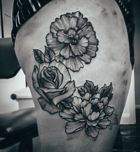 Alluring Ladies Rose Thigh Tattoo Ideas