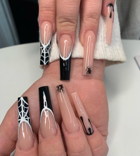 Alluring Ladies Spider Nail Ideas