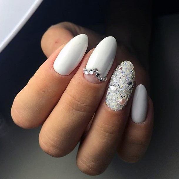 Alluring Ladies White Prom Nail Ideas