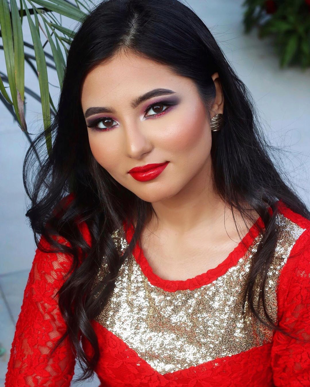 Alluring Red Makeup For Women