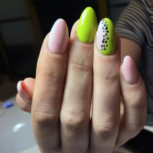 Almond Nails Kiwi Women