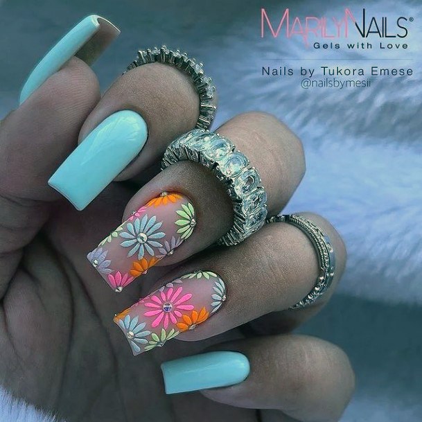 Amazing Bright Summer Nail Ideas For Women