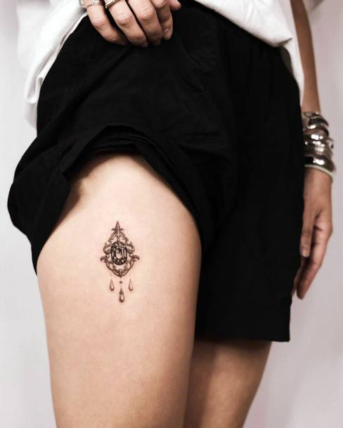 Amazing Brooch Tattoo Ideas For Women