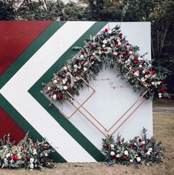 Amazing Christmas Wedding Backdrop Green Red White Floral Ideas