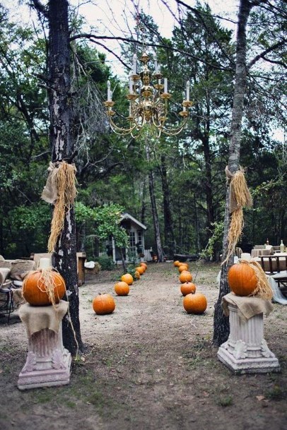 Amazing Fall Halloween Wedding Pumpkin Isle Decoration Inspiration