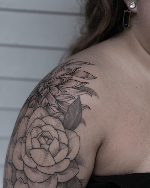 Amazing Flower Shoulder Tattoo Ideas For Women