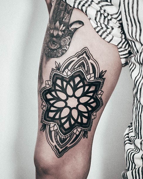 Amazing Girls Tattoo Ideas Thigh