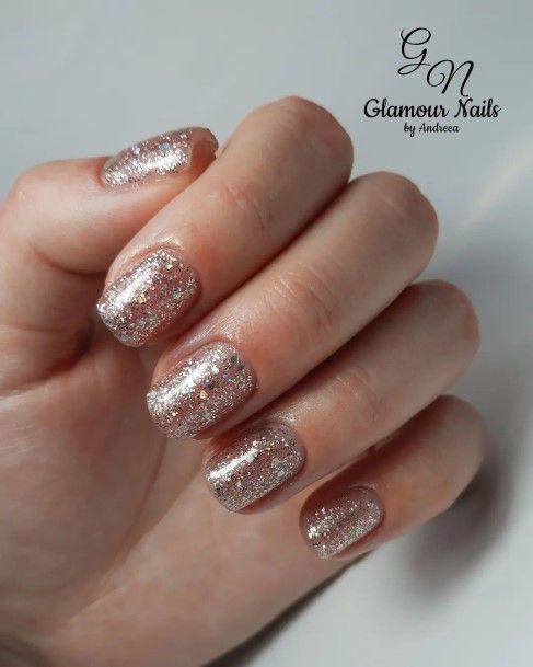 Amazing Glitter Nail Ideas For Women