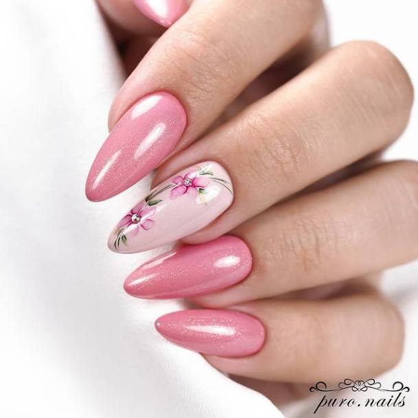 Amazing Light Nail Ideas For Women