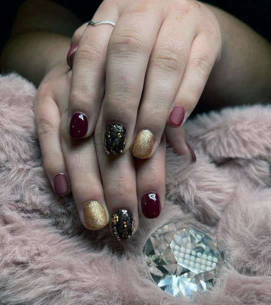 Amazing Maroon Glitter Nail Ideas For Women