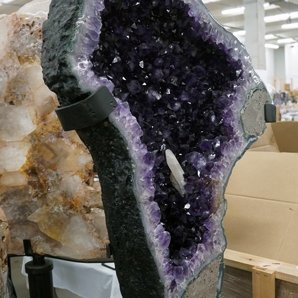 Amazing Minerals On Stands Denver Gem And Mineral Show