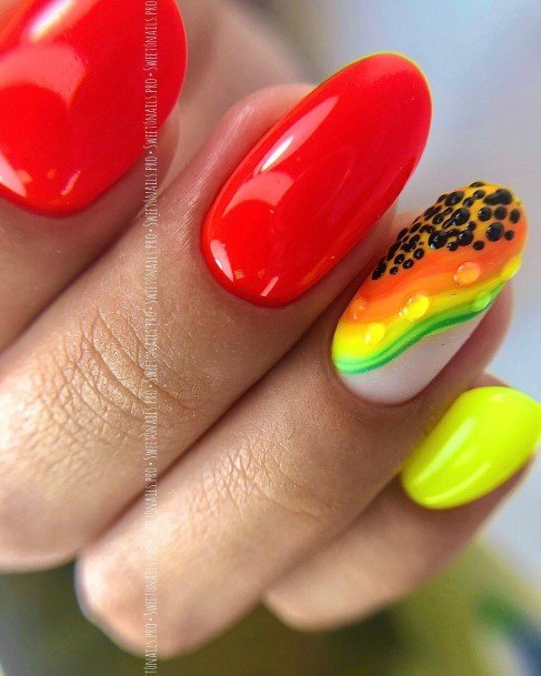 Amazing Red And Green Nail Ideas For Women