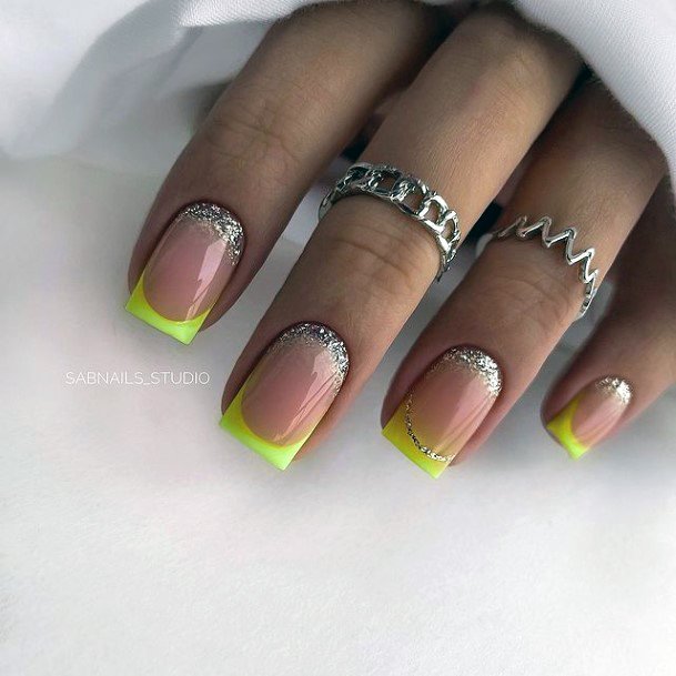 Amazing Short Summer Nail Ideas For Women