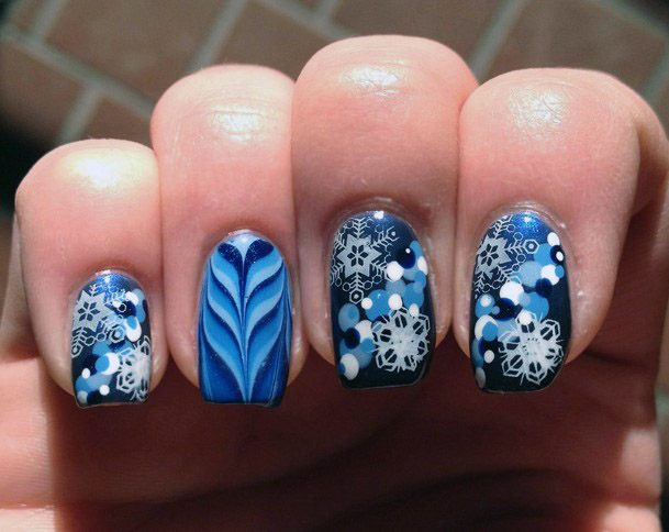 Amazing Snow Flake Art On Nails For Women