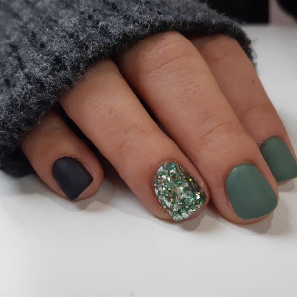 Appealing Womens Black And Green Nails