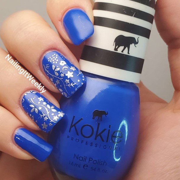 Appealing Womens Blue And Silver Nails