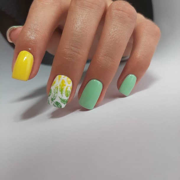 Appealing Womens Green And Yellow Nails