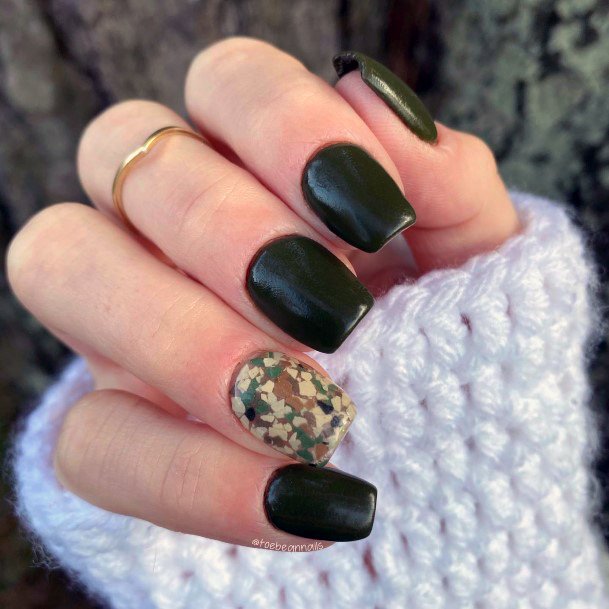 Appealing Womens Holiday Nails