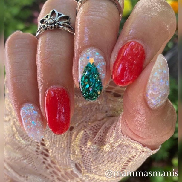 Appealing Womens Red And Green Nails